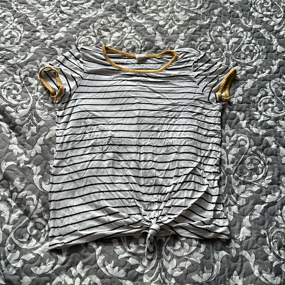 Girls youth large striped white and black t-shirt with yellow collar